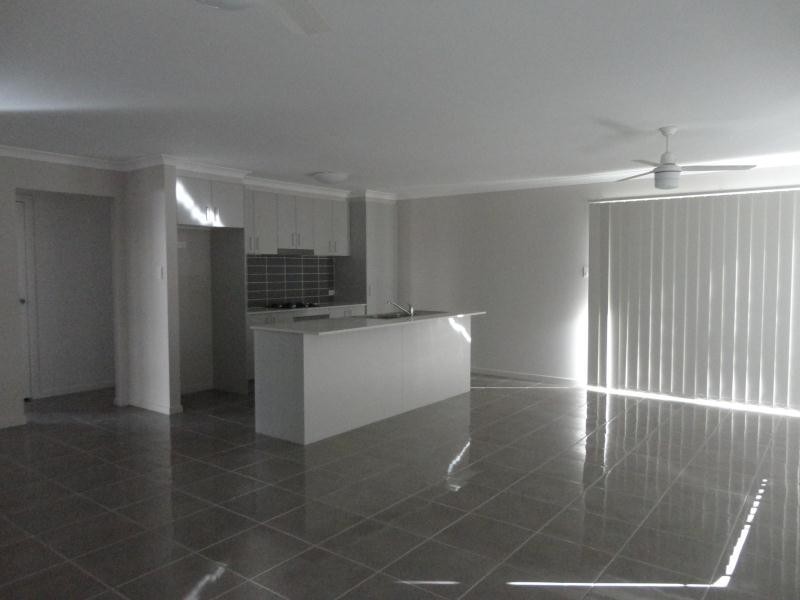 12 Pendraat Parade, Hope Island QLD 4212