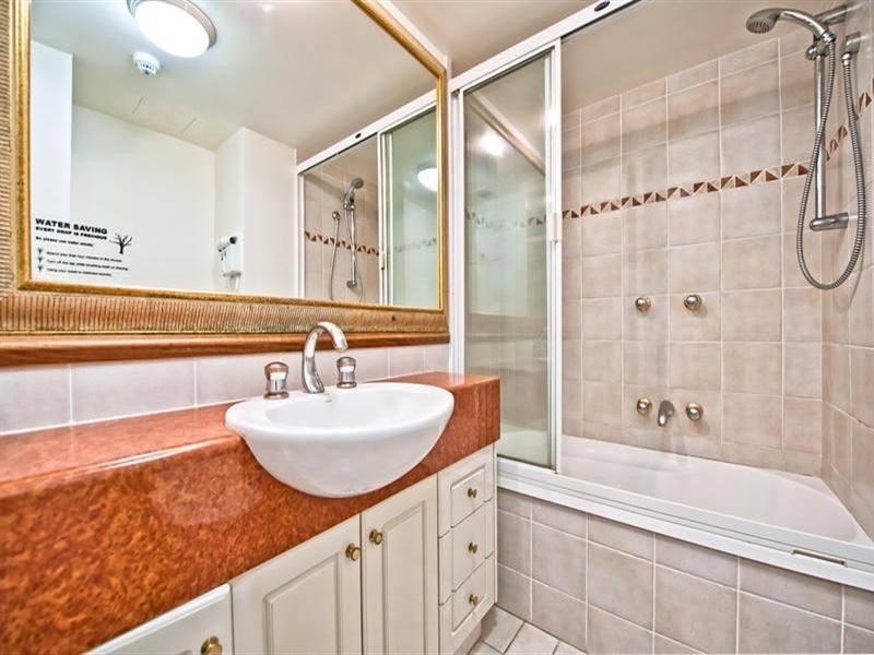 24 Queensland Avenue, Surfers Paradise QLD 4217