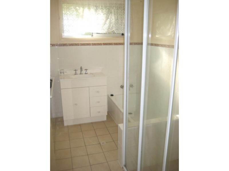 4 Merinda Court, Southport QLD 4215