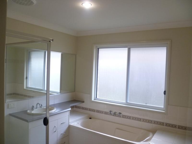 8 Begonia Street, Ormeau QLD 4208