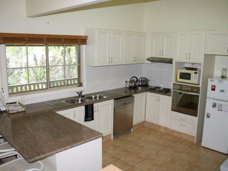 96 Crescent Avenue, Hope Island QLD 4212