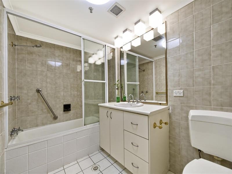 30 Laycock Street, Surfers Paradise QLD 4217