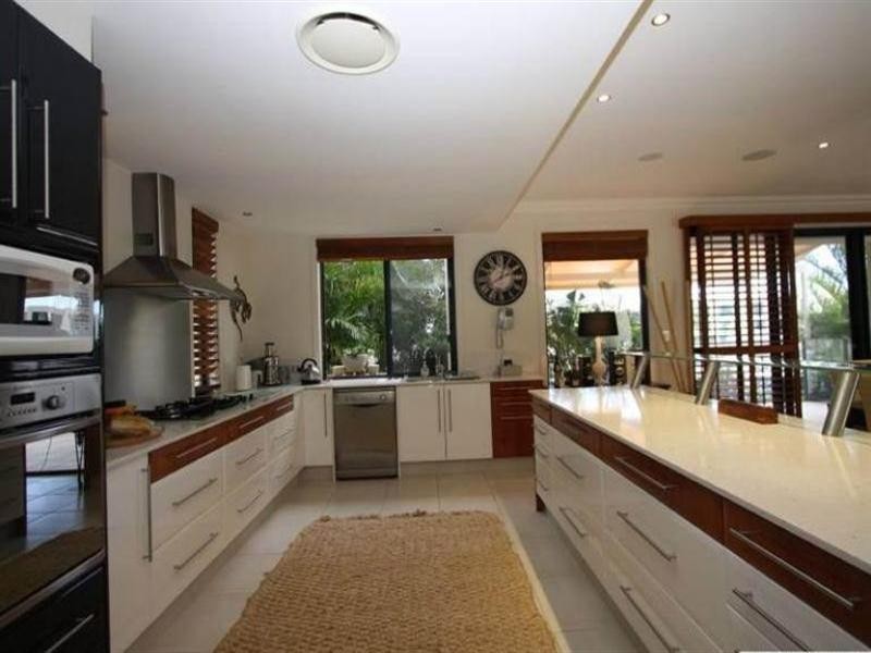 Sovereign Islands QLD 4216