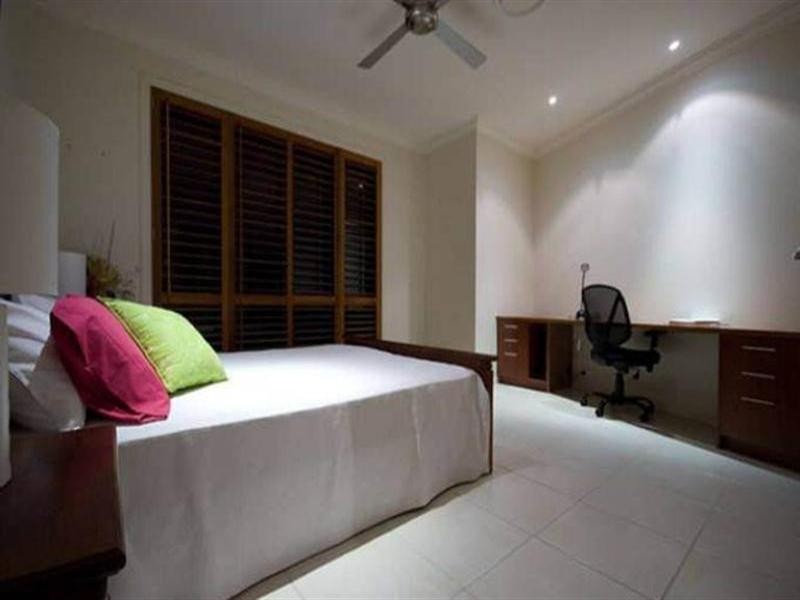 Sovereign Islands QLD 4216