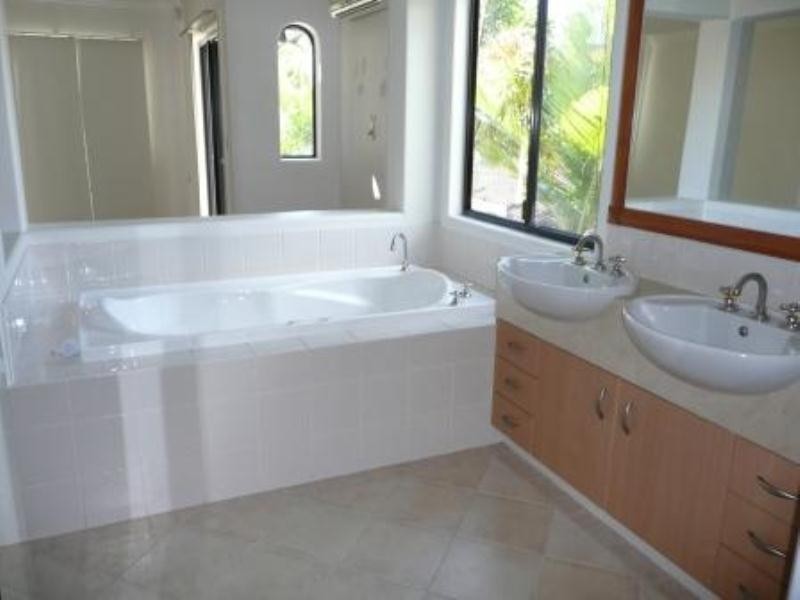 1-52 Cronin Avenue, Main Beach QLD 4217