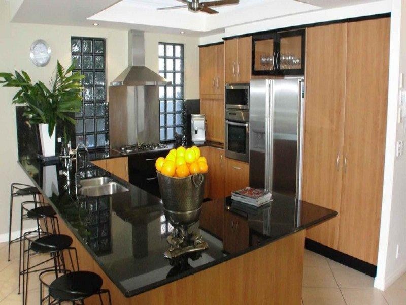 17 King Charles Drive, Sovereign Islands QLD 4216