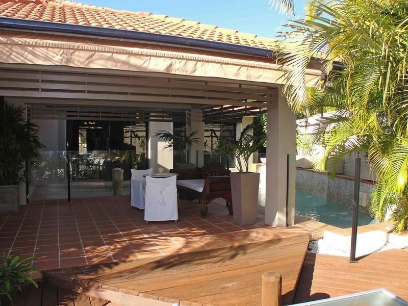 17 King Charles Drive, Sovereign Islands QLD 4216