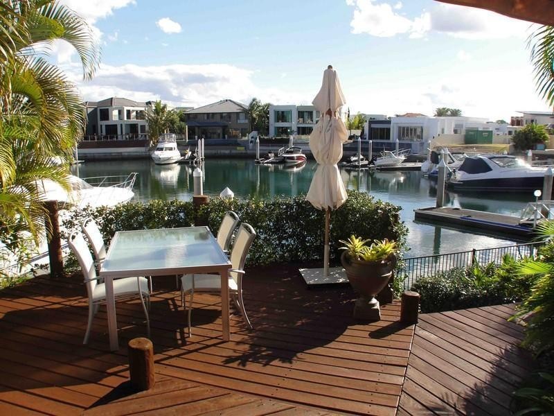 17 King Charles Drive, Sovereign Islands QLD 4216