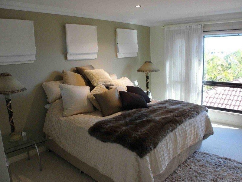 17 King Charles Drive, Sovereign Islands QLD 4216