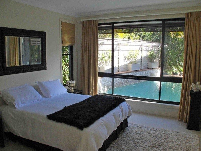 17 King Charles Drive, Sovereign Islands QLD 4216