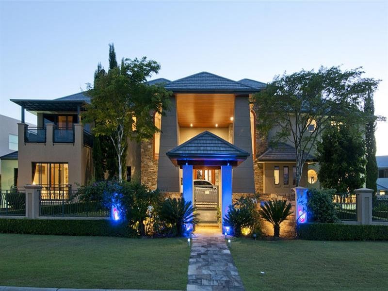 2 Knightsbridge Parade West, Sovereign Islands QLD 4216