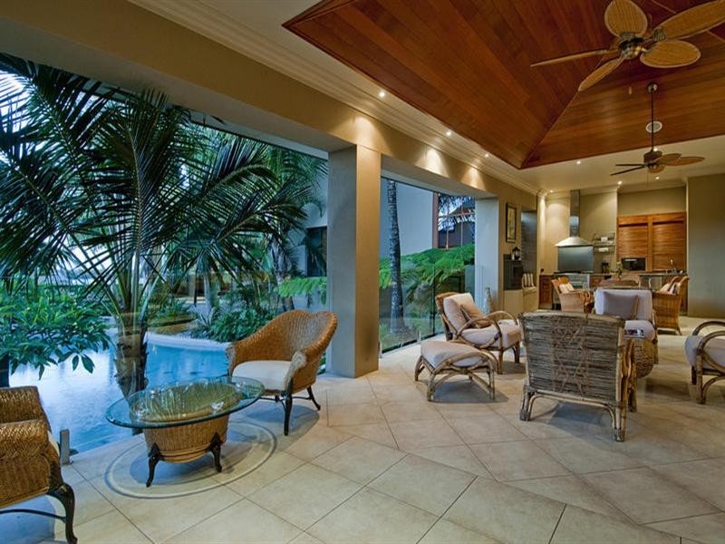 2 Knightsbridge Parade West, Sovereign Islands QLD 4216