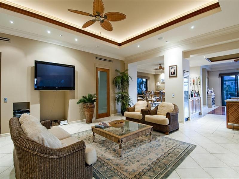 2 Knightsbridge Parade West, Sovereign Islands QLD 4216