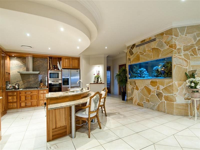 2 Knightsbridge Parade West, Sovereign Islands QLD 4216