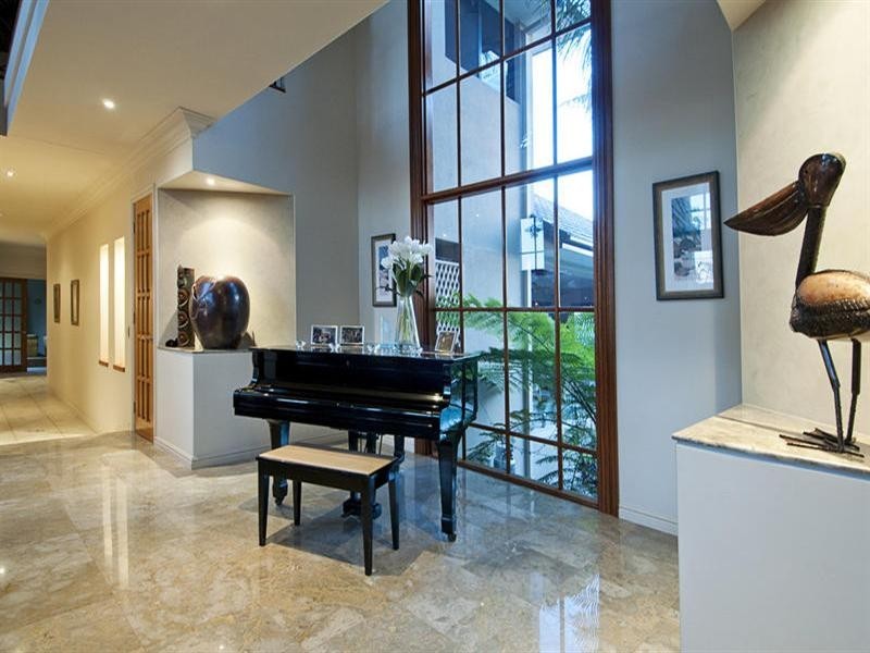 2 Knightsbridge Parade West, Sovereign Islands QLD 4216