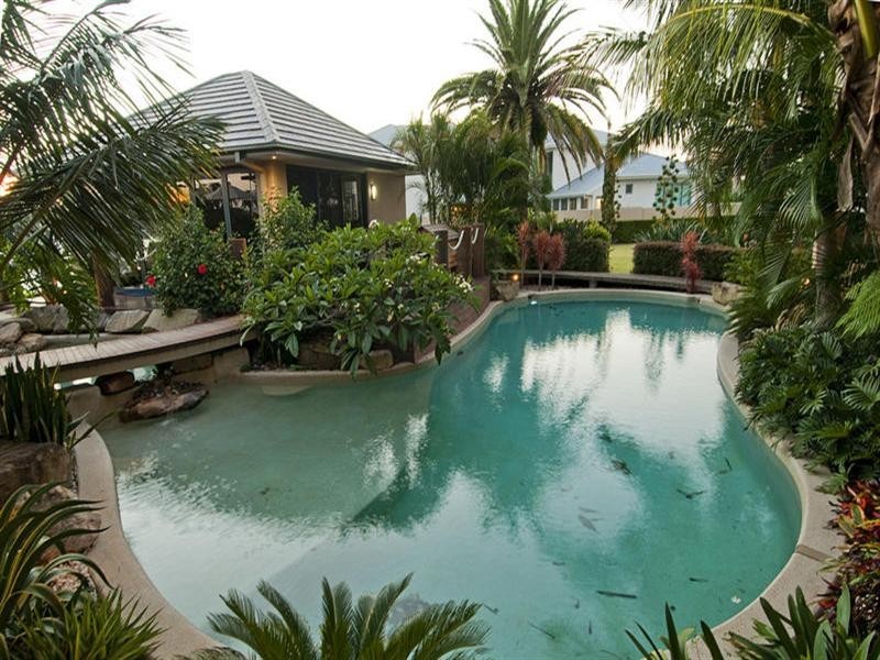 2 Knightsbridge Parade West, Sovereign Islands QLD 4216