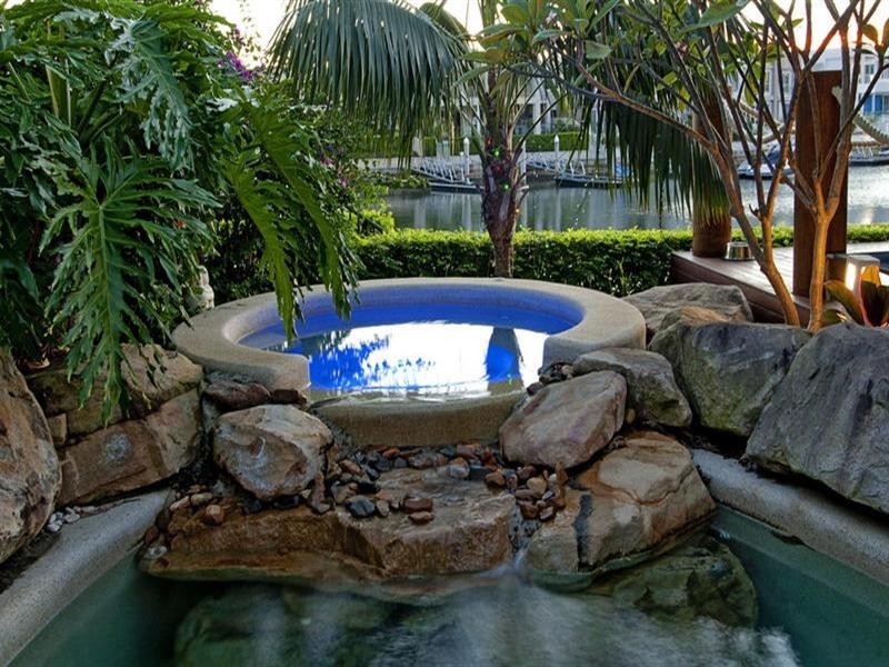 2 Knightsbridge Parade West, Sovereign Islands QLD 4216