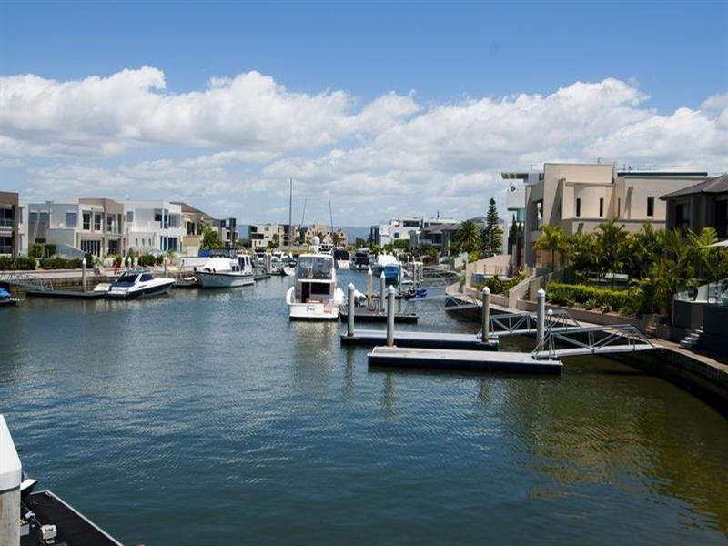 2 Knightsbridge Parade West, Sovereign Islands QLD 4216