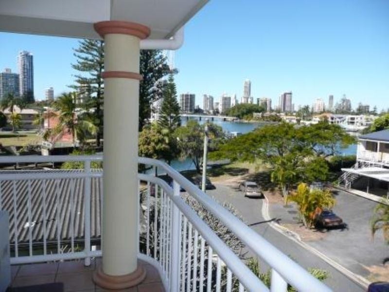 5-7 Holborow Close, Surfers Paradise QLD 4217