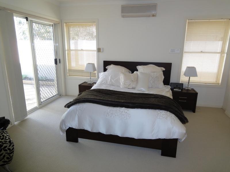 17b Inga Avenue, Surfers Paradise QLD 4217