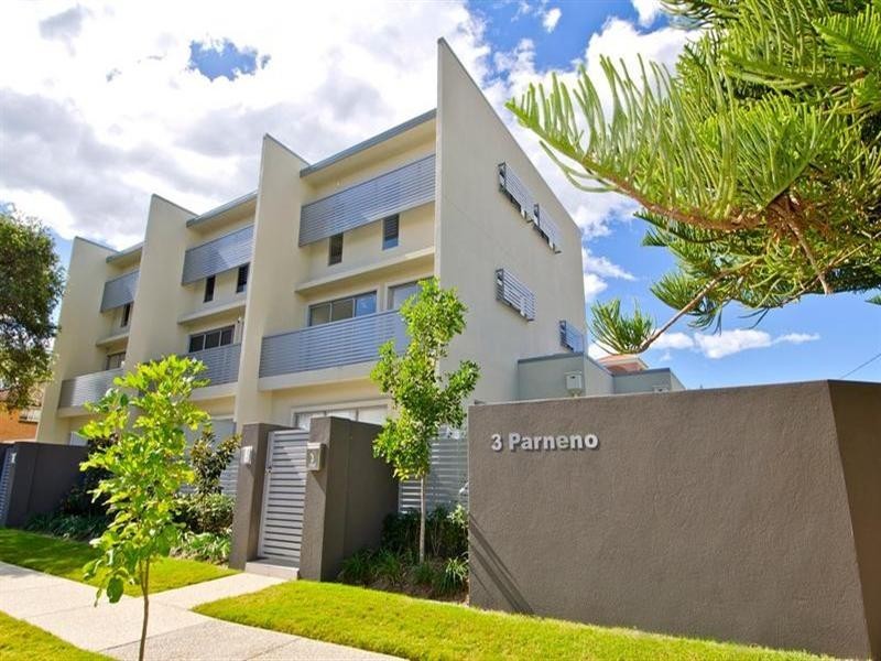 3/3 Parneno Street, Chevron Island QLD 4217