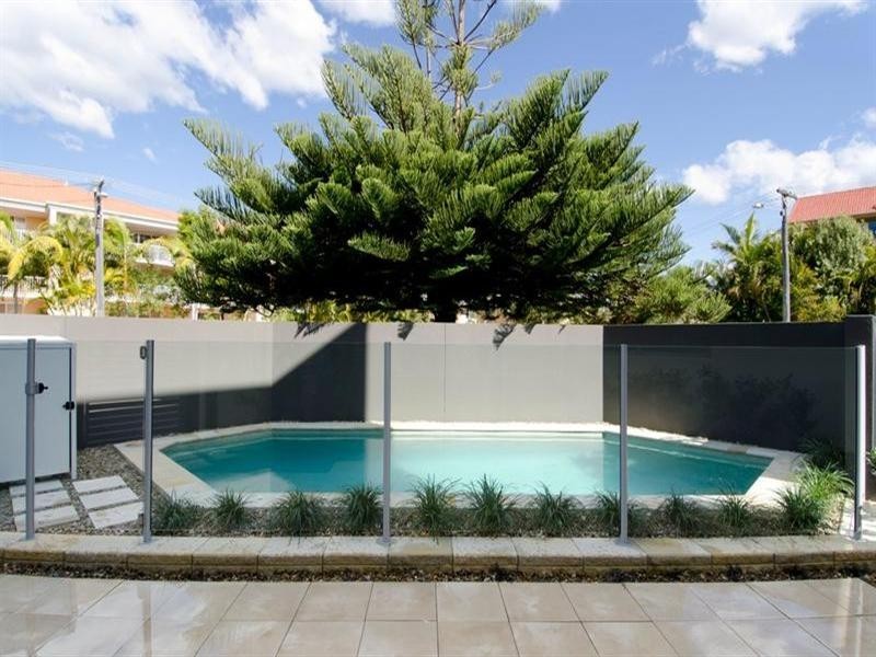 3/3 Parneno Street, Chevron Island QLD 4217