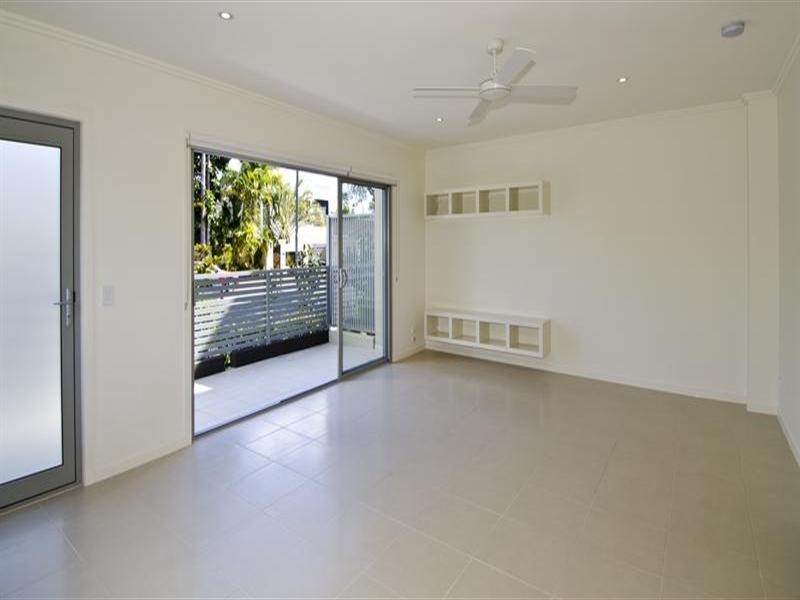 3/3 Parneno Street, Chevron Island QLD 4217