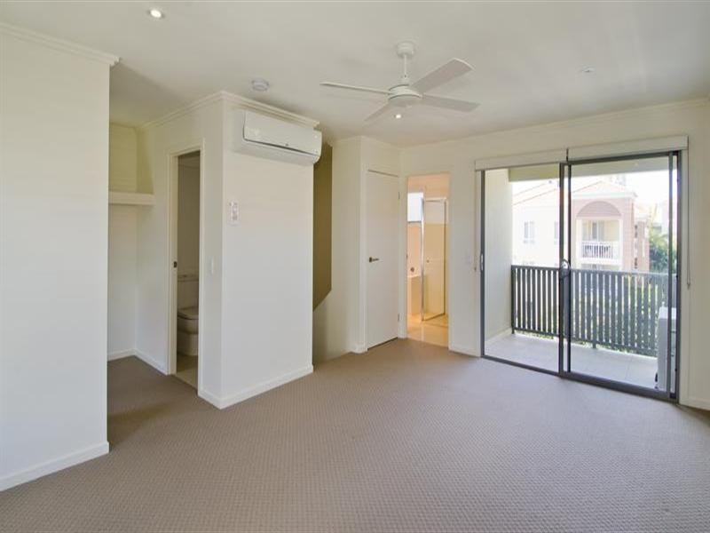 3/3 Parneno Street, Chevron Island QLD 4217