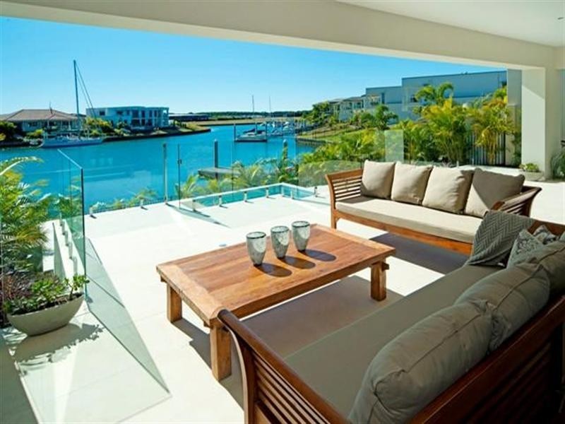2230 Glengallon Way, Hope Island QLD 4212