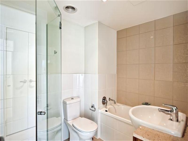 21 Cypress Avenue, Surfers Paradise QLD 4217