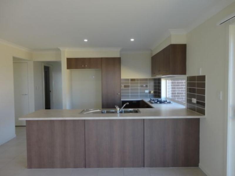 237 Cedar Road, Redbank Plains QLD 4301