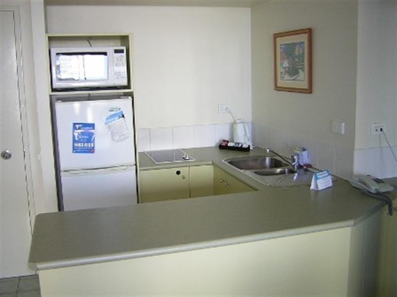 402-52 Pacific Street, Main Beach QLD 4217