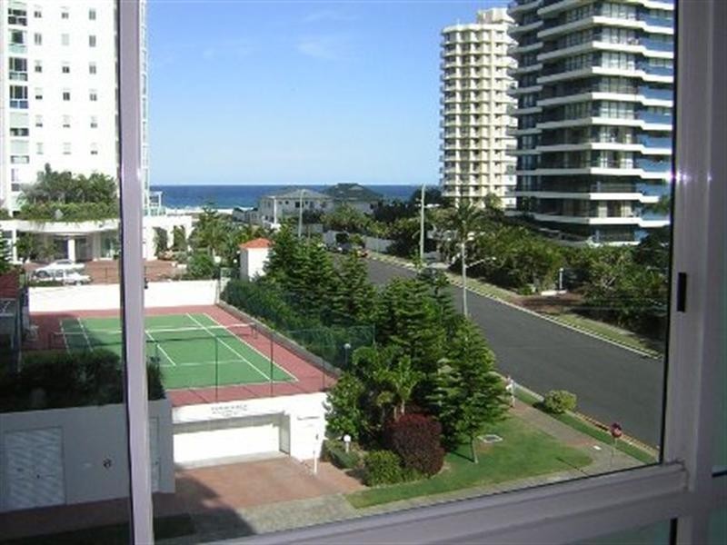 402-52 Pacific Street, Main Beach QLD 4217