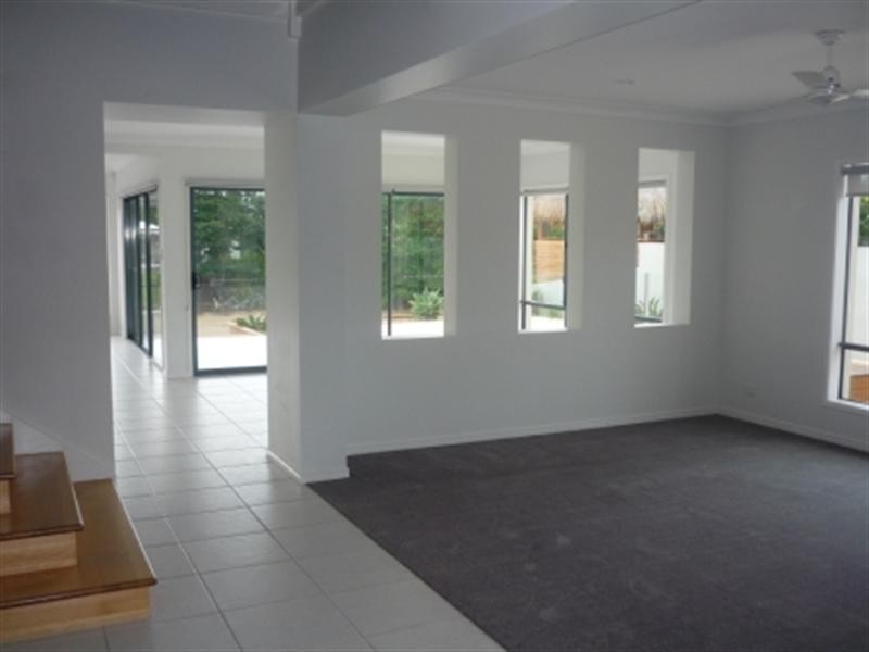 9 Monte Vista Court, Broadbeach Waters QLD 4218