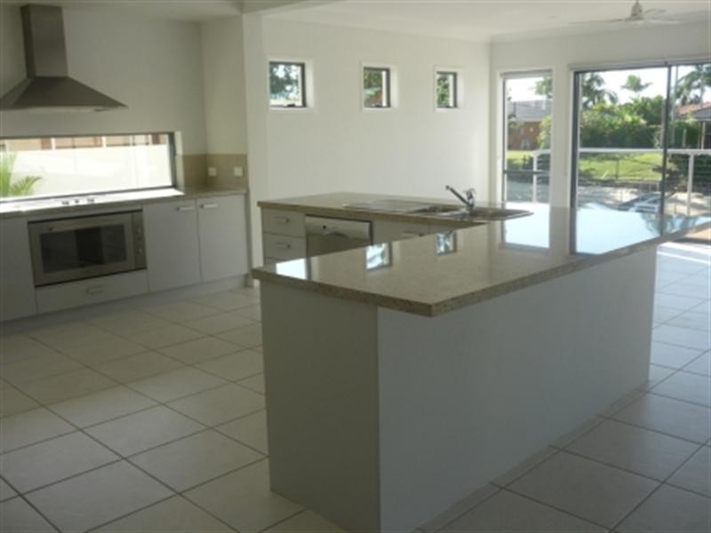 9 Monte Vista Court, Broadbeach Waters QLD 4218