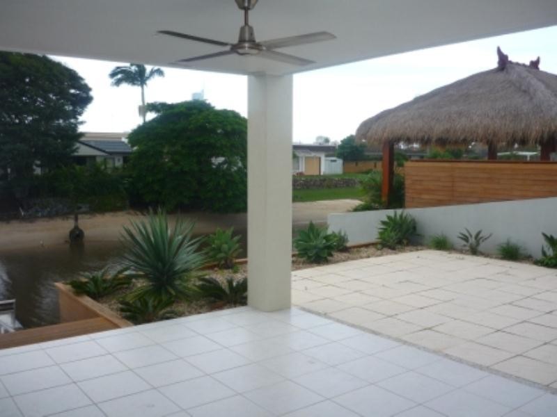 9 Monte Vista Court, Broadbeach Waters QLD 4218