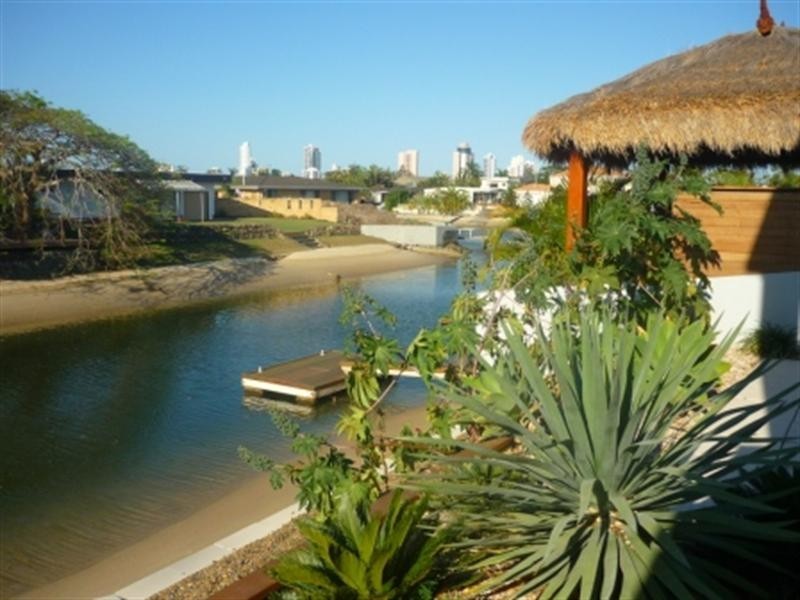 9 Monte Vista Court, Broadbeach Waters QLD 4218