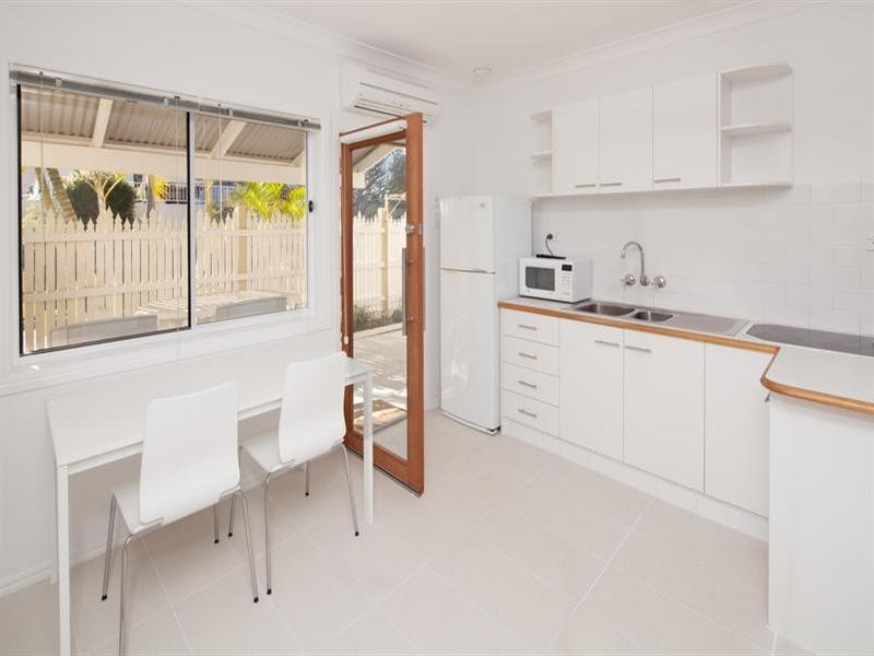 4 Ward Street, Coolangatta QLD 4225