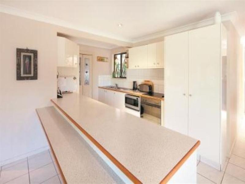 40 Lambros Drive, Benowa QLD 4217