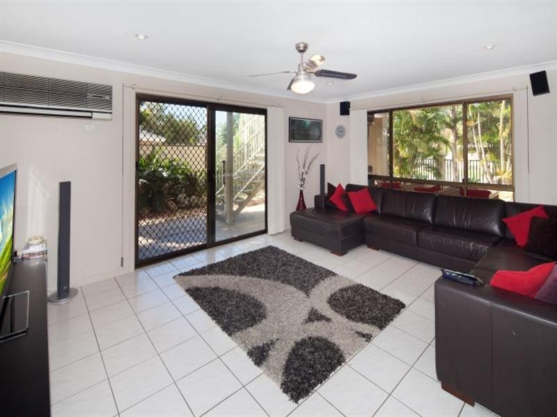 40 Lambros Drive, Benowa QLD 4217