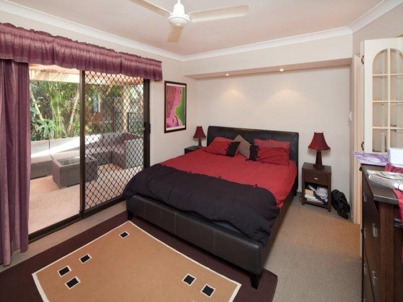 40 Lambros Drive, Benowa QLD 4217