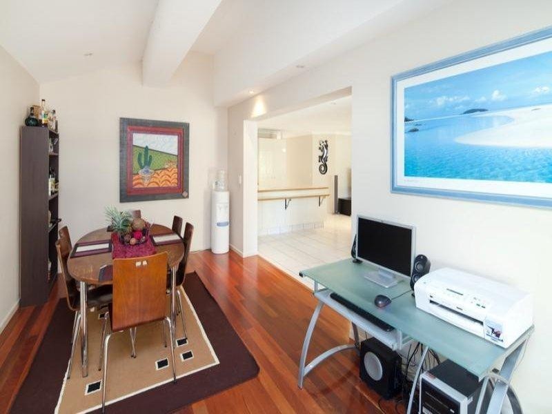 40 Lambros Drive, Benowa QLD 4217