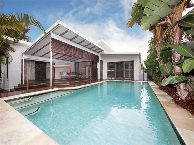 3 Raymond Avenue, Bundall QLD 4217