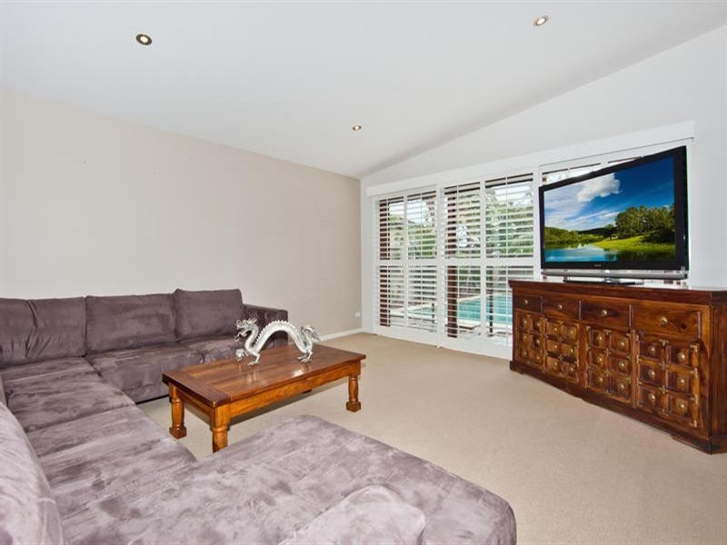 3 Raymond Avenue, Bundall QLD 4217