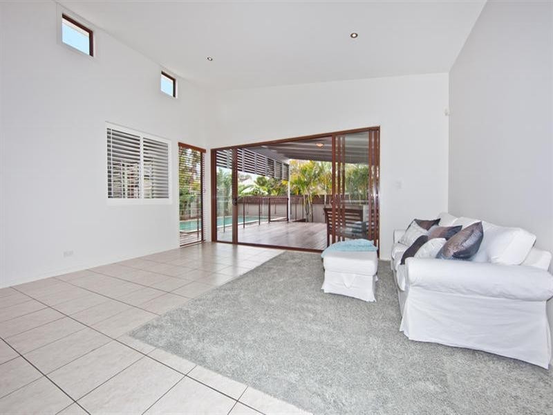 3 Raymond Avenue, Bundall QLD 4217