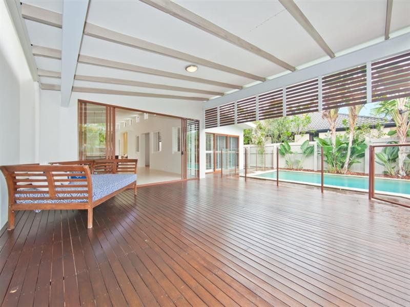 3 Raymond Avenue, Bundall QLD 4217