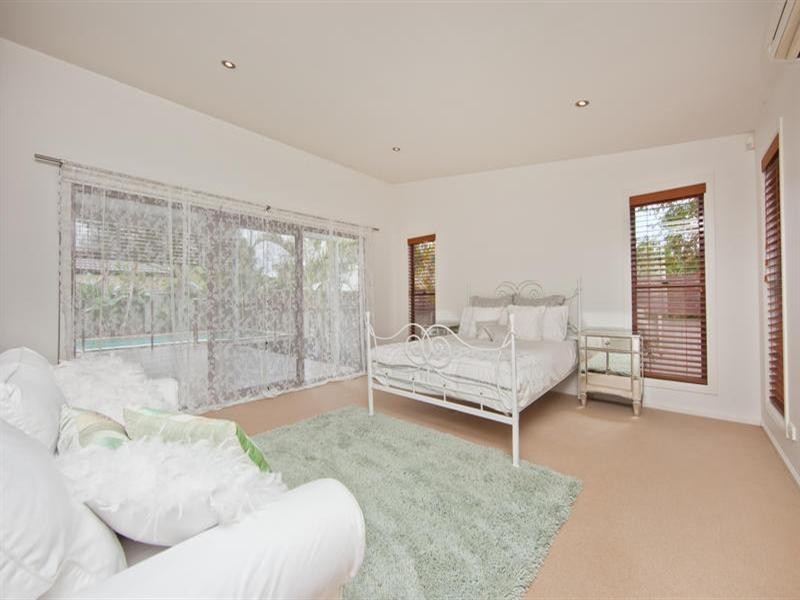 3 Raymond Avenue, Bundall QLD 4217