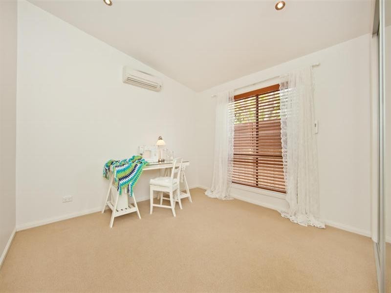 3 Raymond Avenue, Bundall QLD 4217