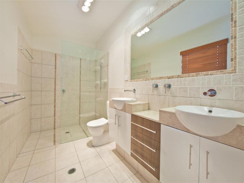 3 Raymond Avenue, Bundall QLD 4217