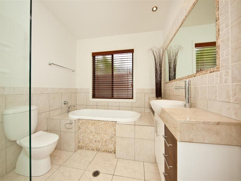 3 Raymond Avenue, Bundall QLD 4217